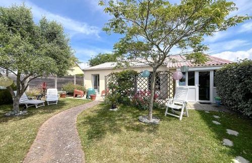 Saint-Pair-sur-Mer House | Maison rénovée, à 300m de la plage et proche commerces, avec terrasse et jardin, tout confort - FR-1-361-131