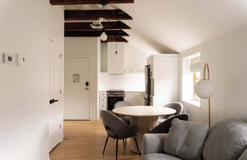 Old Montreal Apartment | Maison Rasco - Loft queen size bed suite