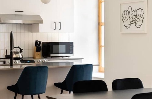 Old Montreal Apartment | Maison Rasco - One-bedroom queen size bed suite