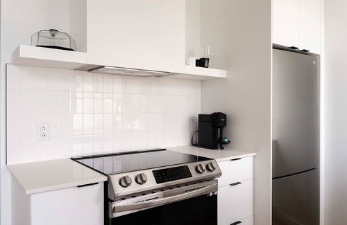 Ville-Marie Apartment | Maison Rasco - One-bedroom queen size bed suite