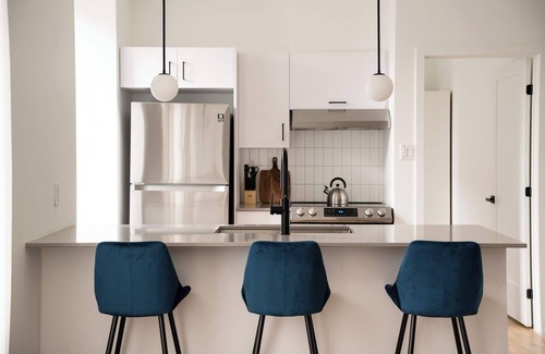 Old Montreal Apartment | Maison Rasco - Two-bedroom queen size bed suite
