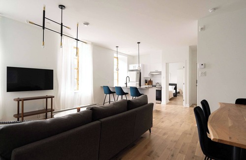 Old Montreal Apartment | Maison Rasco - Two-bedroom queen size bed suite