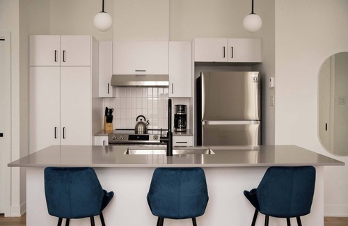 Old Montreal Apartment | Maison Rasco - Two-bedroom queen size bed suite