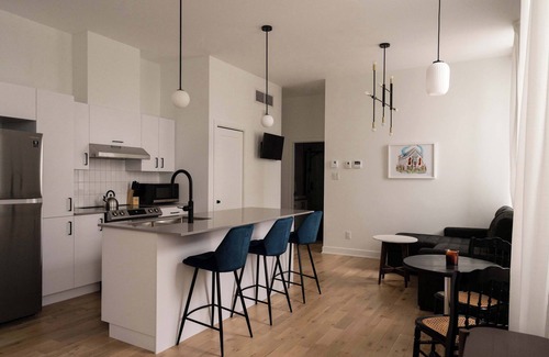 Old Montreal Apartment | Maison Rasco - Two-bedroom queen size bed suite