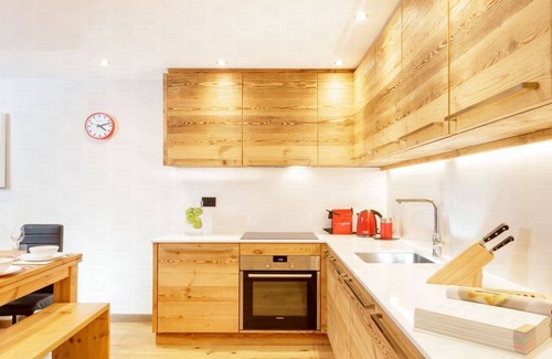 Cervinia Apartment | Maison Reve Blanc direct access to t ski slopes and town center.