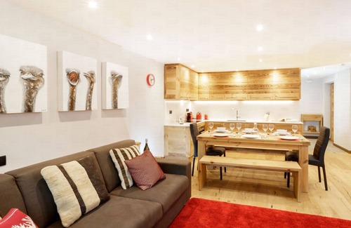 Cervinia Apartment | Maison Reve Blanc direct access to t ski slopes and town center.