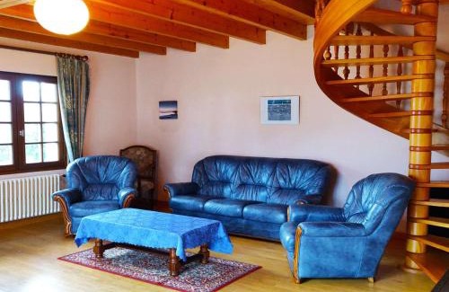 Tregastel House | Maison rustique à 100m de la mer, 6 pers, jardin, Wi-Fi, parking, animaux OK, Côte de Granit Rose - FR-1-542-15