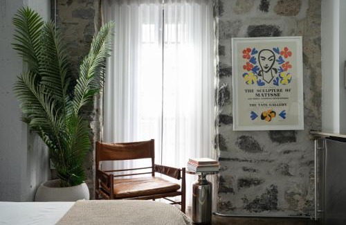 Old Montreal Apartment | Maison Sainte-Thérèse By Maisons & co