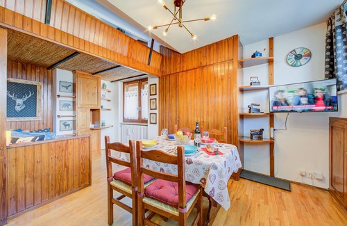 Sauze d'Oulx Apartment | Maison Seguret 50m From Ski, Sauze d'Oulx, Italy