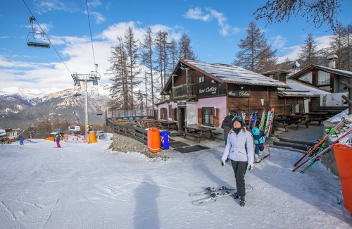 Sauze d'Oulx Apartment | Maison Seguret 50m From Ski, Sauze d'Oulx, Italy