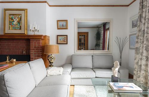 Scotstown Bed & Breakfast | Maison Sherman's house