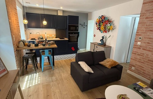 Nevers Apartment | Maison Sorbier - Apartment with garden, terrace and private garage