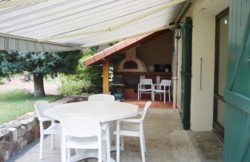 Renaison House | Maison spacieuse et moderne avec jardin privatif, terrasses, cheminée et équipements complets à Renaison - FR-1-496-110