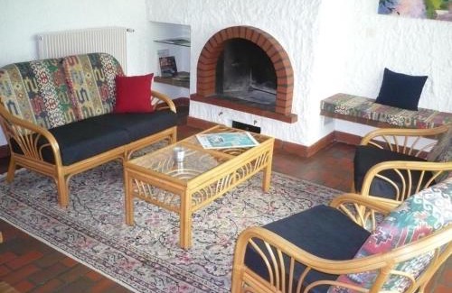 Renaison House | Maison spacieuse et moderne avec jardin privatif, terrasses, cheminée et équipements complets à Renaison - FR-1-496-110