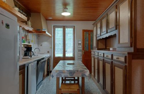 La Bazoche-Gouet House | Maison spacieuse avec jardin, BBQ, table de ping-pong, proche commerces, pour 9 personnes et bébés - FR-1-581-96
