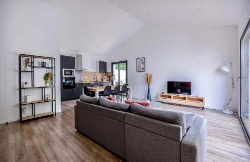 Lagord House | Maison T4 Climatisée avec Jacuzzi à Lagord