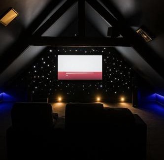 Inzinzac-Lochrist Apartment | Maison tout équipée! Avec SALLE DE CINÉMA!