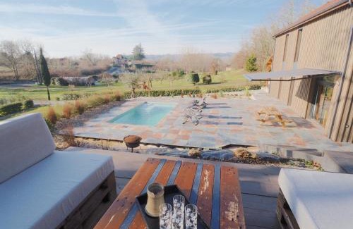Marnac House | Maison typique du Périgord, séchoir à tabac avec piscine chauffée