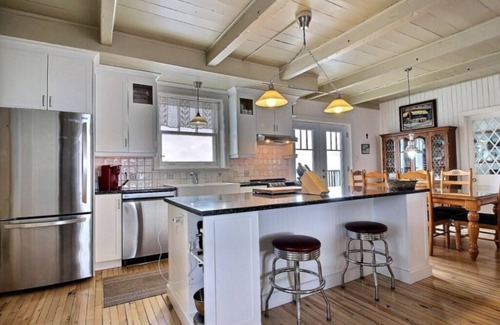 Cap-a-l'Aigle House | Maison victoria Inn