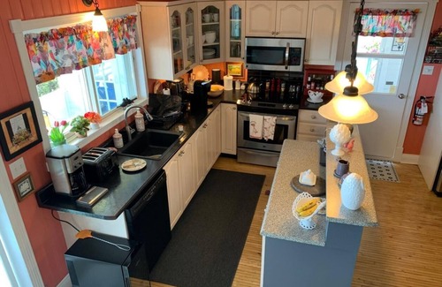 Cap-a-l'Aigle House | Maison victoria Inn