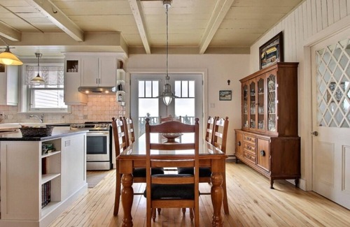 Cap-a-l'Aigle House | Maison victoria Inn