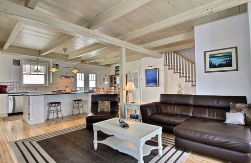 Cap-a-l'Aigle House | Maison victoria Inn