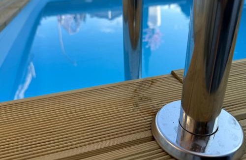 Creuzier-le-Vieux Ski Chalet | Maisonnette avec Jardin, Piscine, Netflix