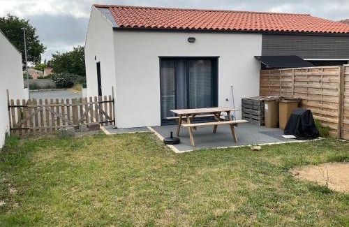 Sallertaine Apartment | Maisonnette climatisé avec terrasse et jardin