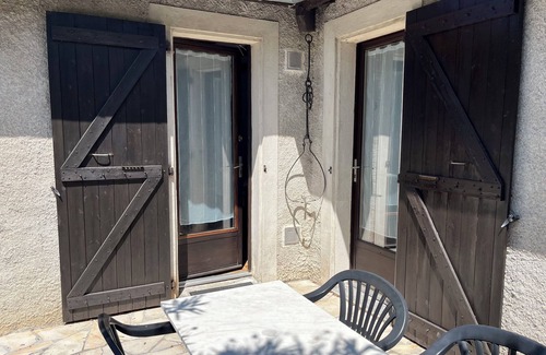 Revel House | Maisonnette in residence with swimming pool on the shores of Lake Saint Ferréol