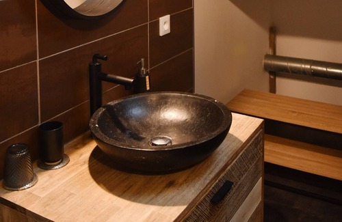 Bergerac House | Maisonnette Style Industriel 2-4 Personne Piscine Campagne en Ville