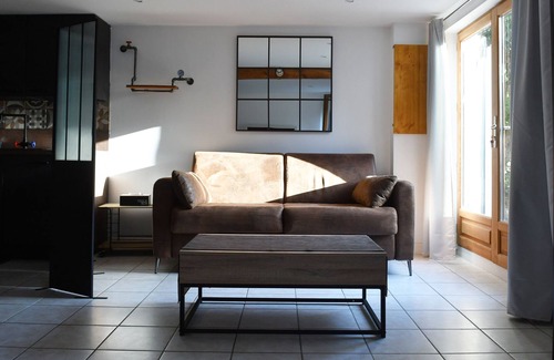 Bergerac House | Maisonnette Style Industriel 2-4 Personne Piscine Campagne en Ville