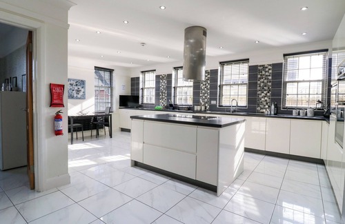 Canvey Island Cottage | MAISONWYCK, country holiday cottage, with pool in Canvey Island