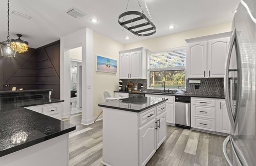 Port Richey House | Majestic 3-Acre Heated Pool Estate ~ Scenic View ~ Events