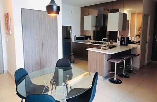 Monterrey Apartment | majestic Apt 5 min Arena Mty, A.C, Gym, BBQ