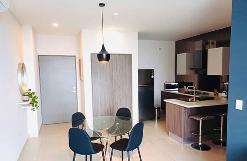 Monterrey Apartment | majestic Apt 5 min Arena Mty, A.C, Gym, BBQ