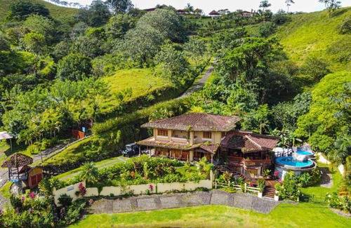 El Fosforo House | Majestic Lodge Luxury and Spacious Home with Private Pool and Jacuzzi