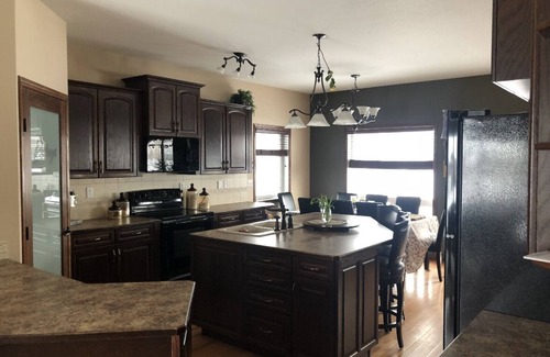 Red Deer House | Majestic executive home with hot tub and pool table