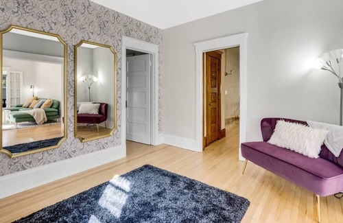 East Isles Apartment | Majestic Historic Home l Heart of Uptown MPLS