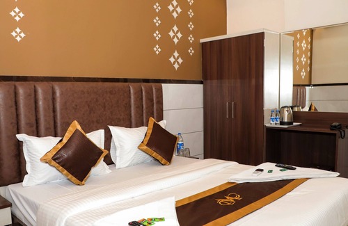 Vasai Hotel | MAJESTIC INN