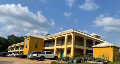Longview Hotel | Majestic Inn