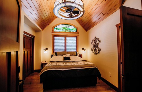 Cold Brook Cabin | MAJESTIC LAKE FRONT LUXURY ADIRONDACK LODGE FEATURING 8,898 SQ. FT LIVING SPACE