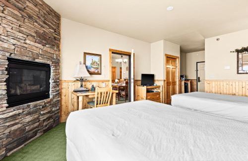 Two Harbors Apartment | Majestic Lake Views Studio 2-Queen Beds and Heated Pools