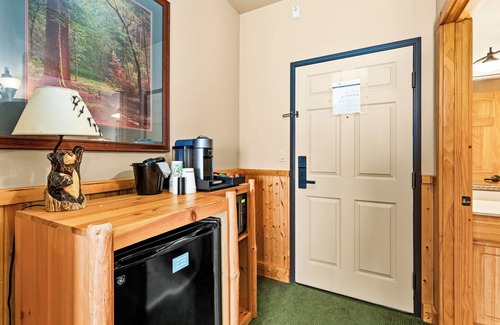 Two Harbors Apartment | Majestic Lake Views | 2BR w/King Suite | Pools