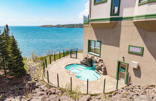 Two Harbors Apartment | Majestic Lake Views | 2BR w/King Suite | Pools