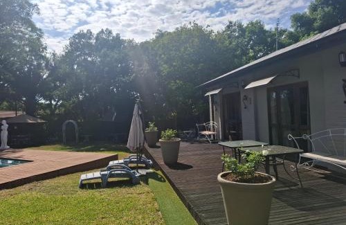 Bayswater House | Majestic Manor Guesthouse & Coffee Shop