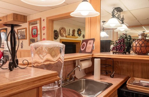 Mississauga House | Majestic Mansion with Bar & Entertainment Space