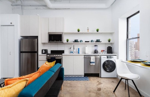 Uptown Apartment | Majestic Modern Style|13 mins DT|4 mins Lake