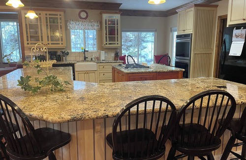 Kamas House | Majestic Mountain Lodge that Sleeps 28