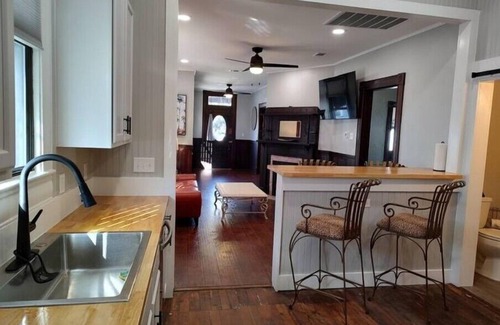 Downtown House | Majestic Palms-A 1933 Restoration-Walk2Everything!n