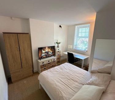 Burnt Oak House | Majestic Property